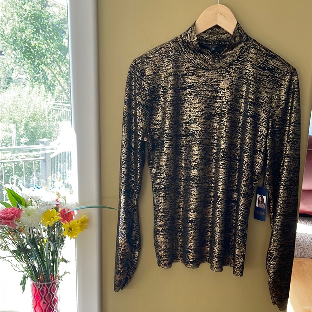 💋3/$15💋 RACHEL Rachel Roy Black and Gold Top